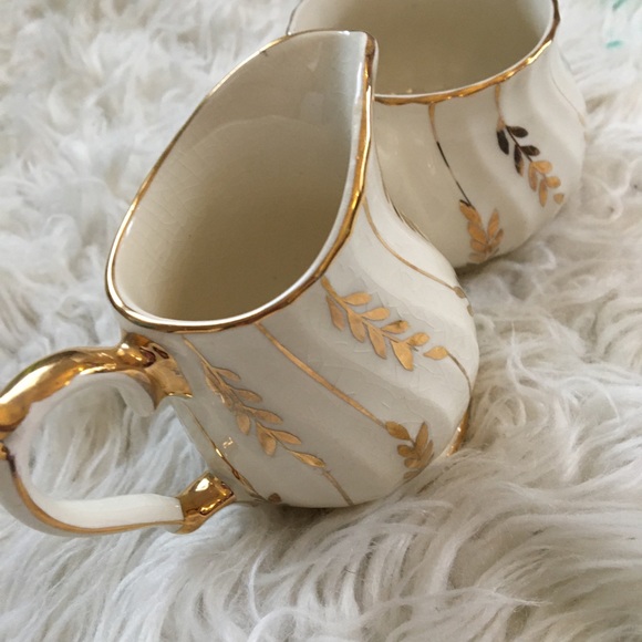 Creamer cups and sugar - Picture 2 of 3